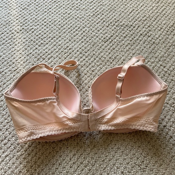 Chantelle Lace Accent Bra - Picture 2 of 3